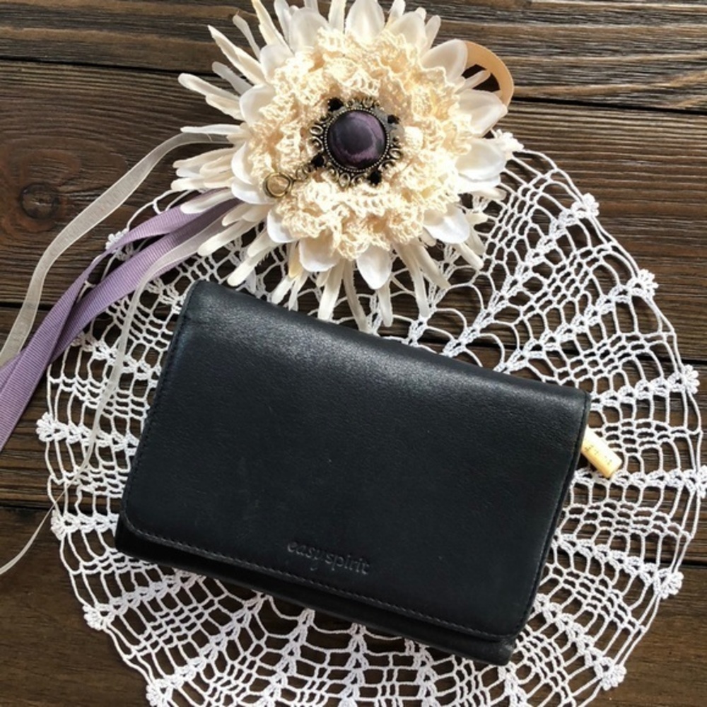 Easy spirit quadruple fold navy leather wallet